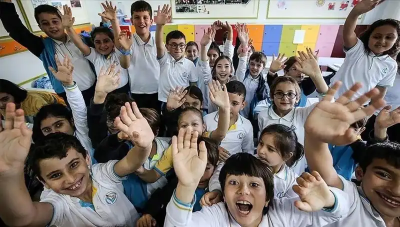 9 Günlük Tatil Sonrası Okul Zili Yeniden Çalıyor: Öğrenciler Coşkulu Dönüşe Hazır