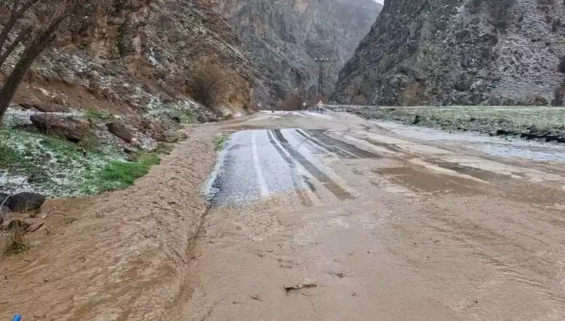 Tunceli'de Dolu ve Sağanak: Doğa Felaketi Hayatı Durma Noktasına Getirdi