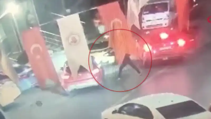 Genç Adam Otomobilinde Kurşun Yağmuruna Tutuldu: Olayın Ardındaki Gizem