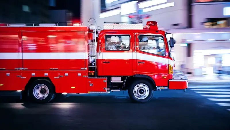 Tokyo'da Bina Yangını: İki Yaralı, Acil Müdahale Başlatıldı