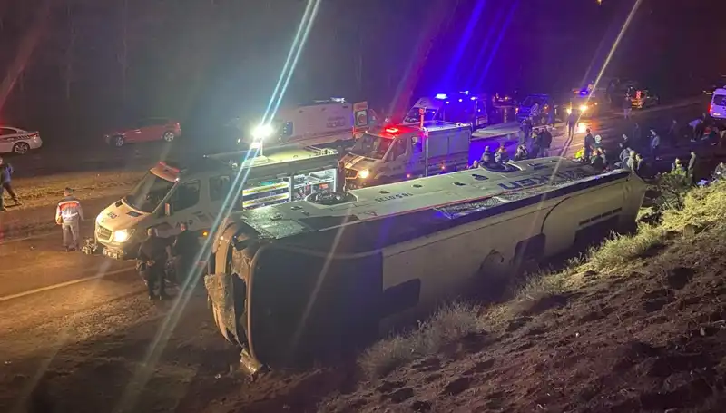 İşçi Servisi Kaza Yaptı: Şarampole Devrildi, 23 Kişi Yaralandı