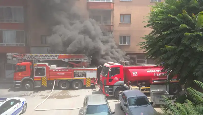 Niğde’de Beyaz Eşya Deposunda Şok Yangın: Nedenleri ve Sonuçları