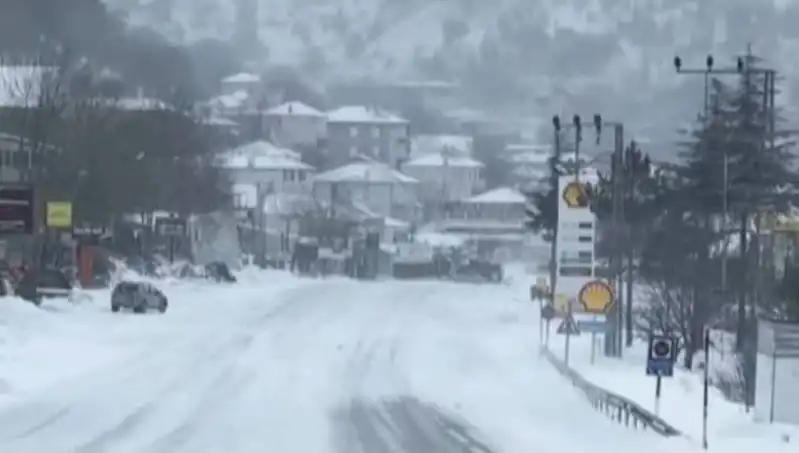 Sertavul Geçidi'nde Kar ve Sis Etkisiyle Ulaşım Kesildi!