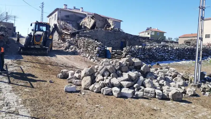 Kayseri'de Ahır Çökmesi: 35 Hayvan Telef Oldu, Olayda Yaralı Yok