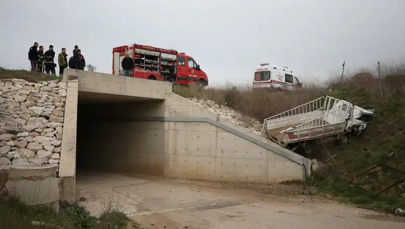 Kamyonet Alt Geçide Düştü: Tek Tekerlek Üstünden Ölümle Sonuçlanan Kaza