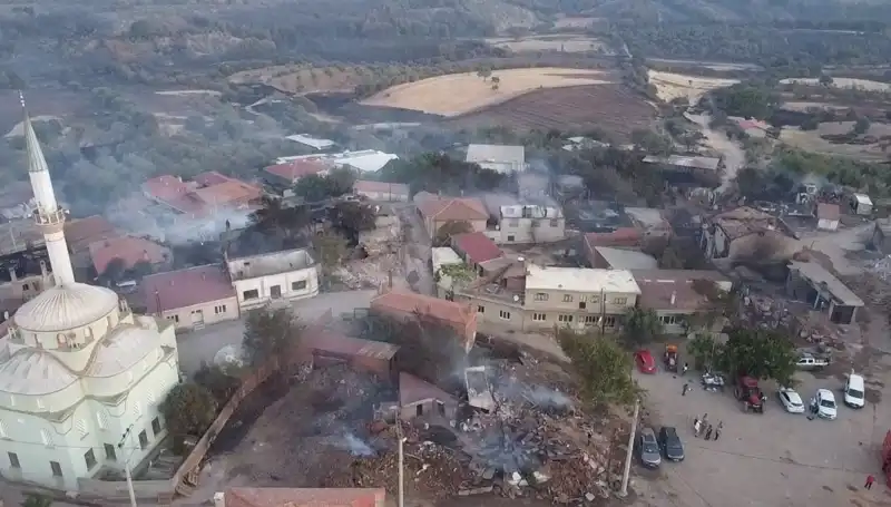 Çanakkale'de Alevler İçinde Kalan Ormanlar: Havadan Görüntüler Şok Etti!